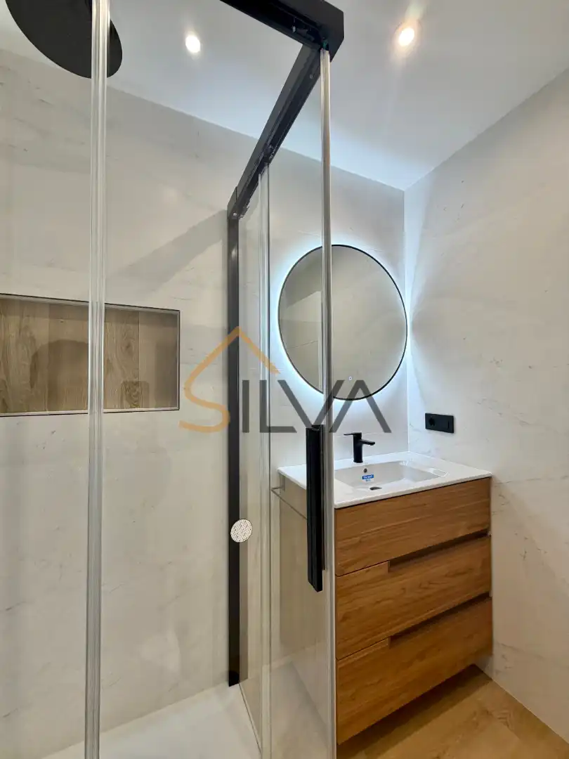 Baño de Piso en venta en Lugo con Calefacción, Horno y Microondas