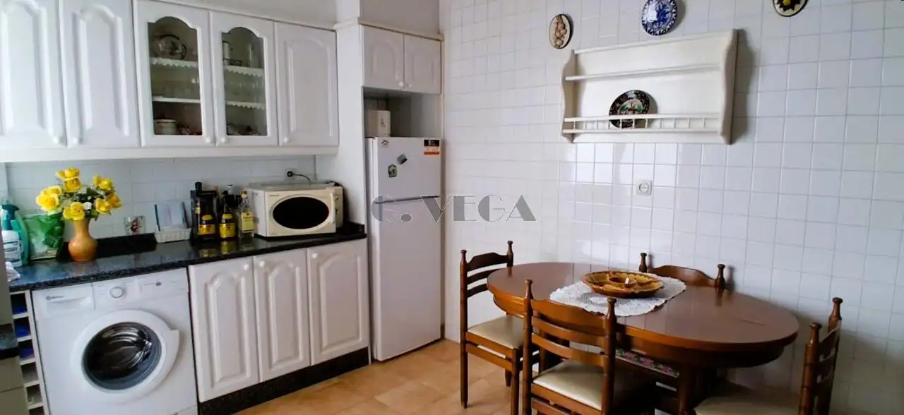 Cocina de Piso en venta en Vigo  con Calefacción y Parquet