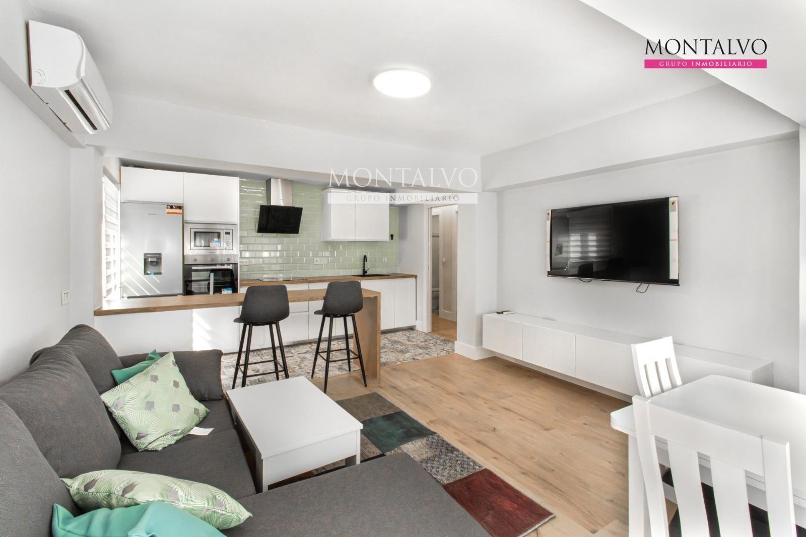 Living room of Flat to rent in  Granada Capital  with Air Conditioner, Terrace and Furnished