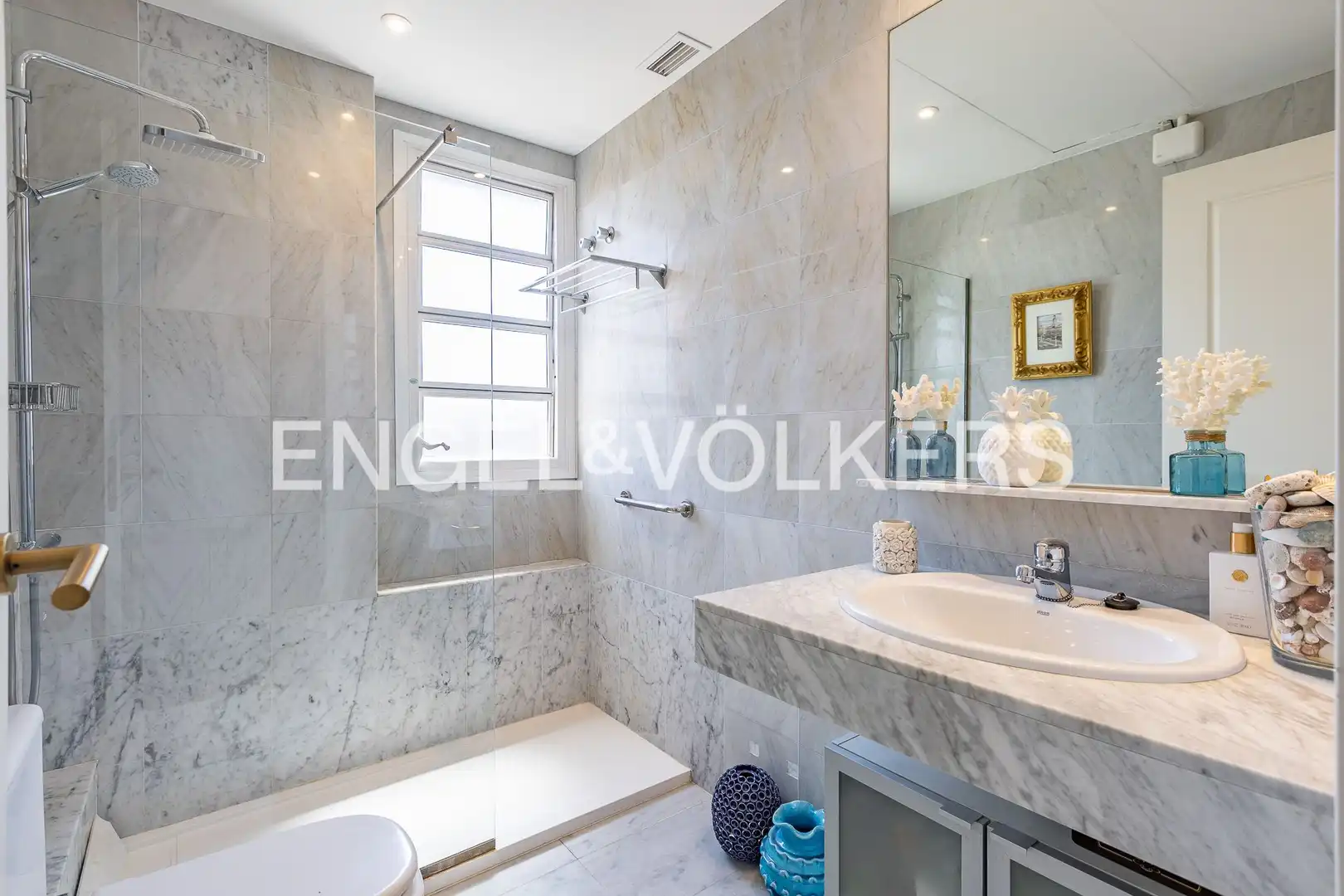 Bathroom of Attic for sale in Sant Cugat del Vallès  with Heating, Parquet flooring and Swimming Pool