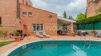 Vista exterior de Casa o xalet en venda en Sant Cugat del Vallès amb Aire condicionat, Calefacció i Jardí privat