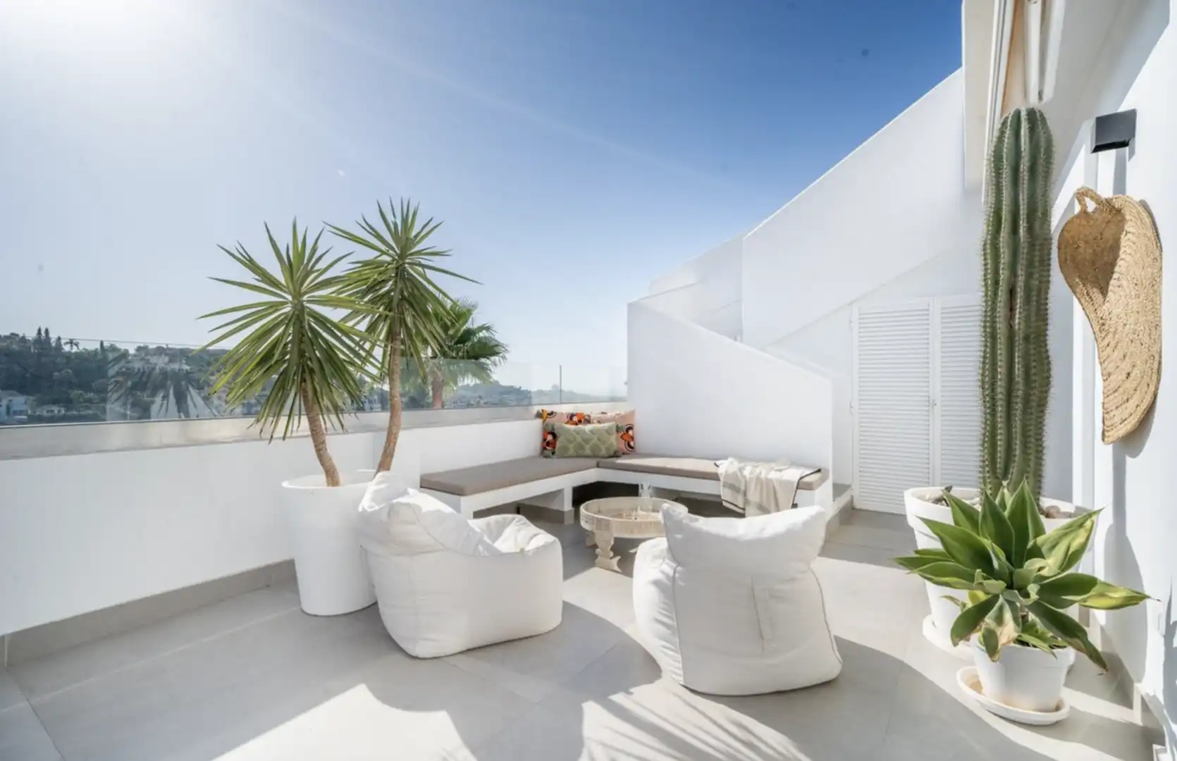 Terrasse von Wohnungen zum Verkauf in Benahavís mit Klimaanlage, Terrasse und Schwimmbad