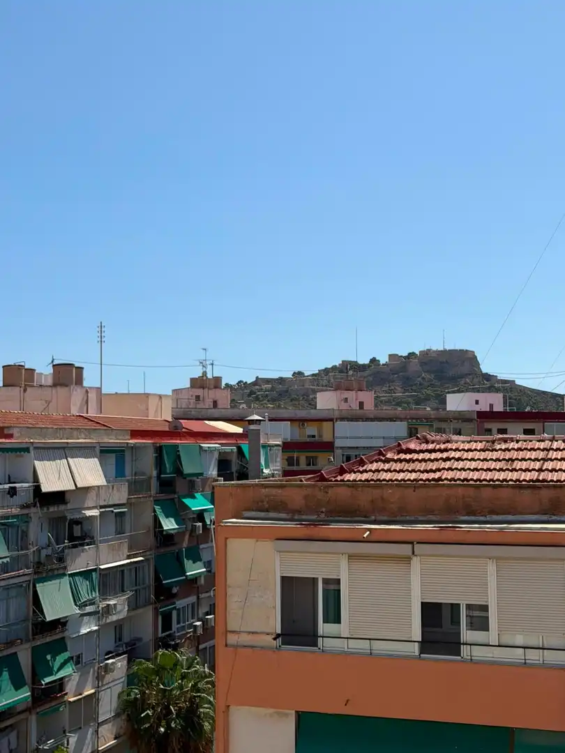 Außenansicht von Wohnung zur Miete in Alicante / Alacant mit Klimaanlage und Balkon