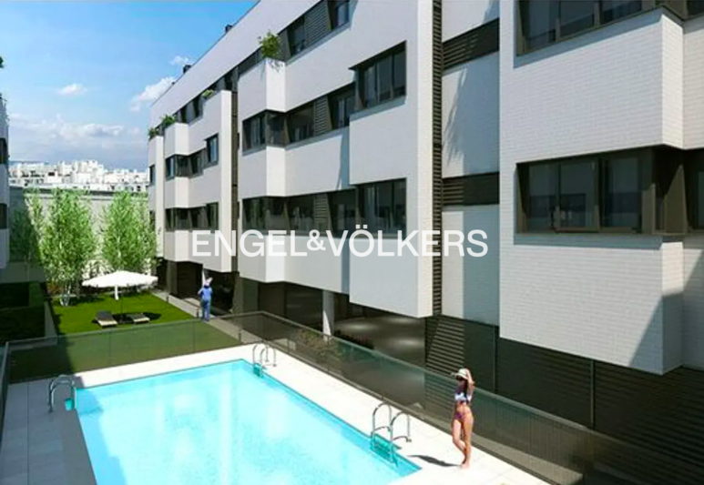 Exterior view of Apartment for sale in  Madrid Capital  with Heating