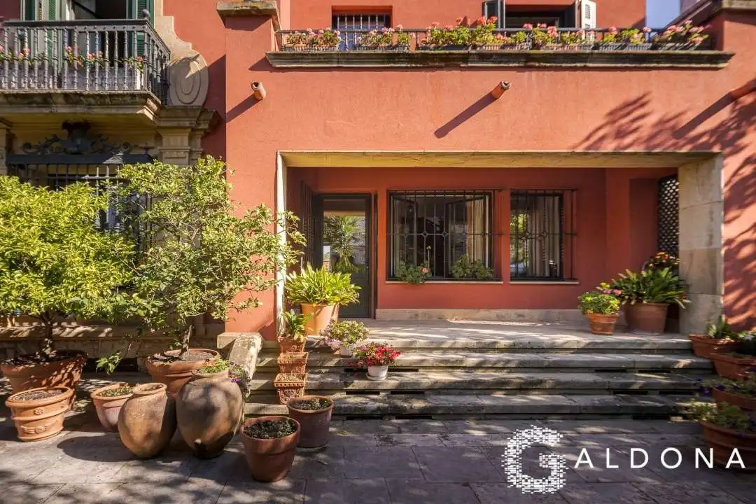 Vista exterior de Casa o xalet en venda en Donostia - San Sebastián  amb Calefacció, Jardí privat i Terrassa