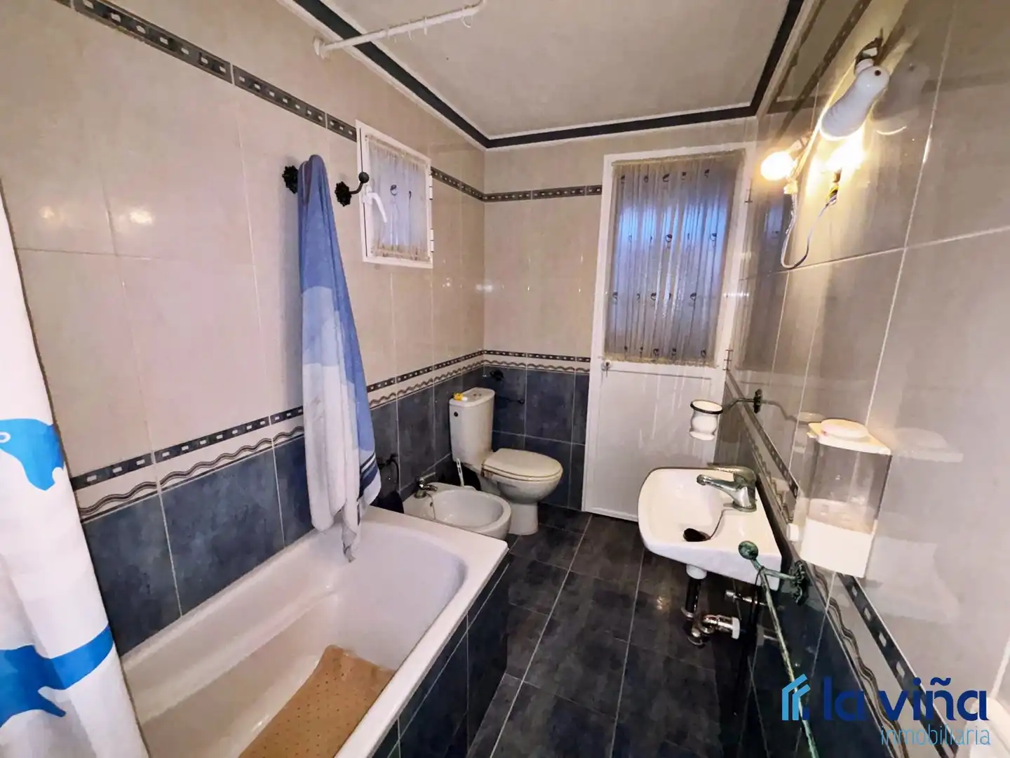 Baño de Casa adosada en venta en Encinas Reales con Aire acondicionado, Terraza y Trastero