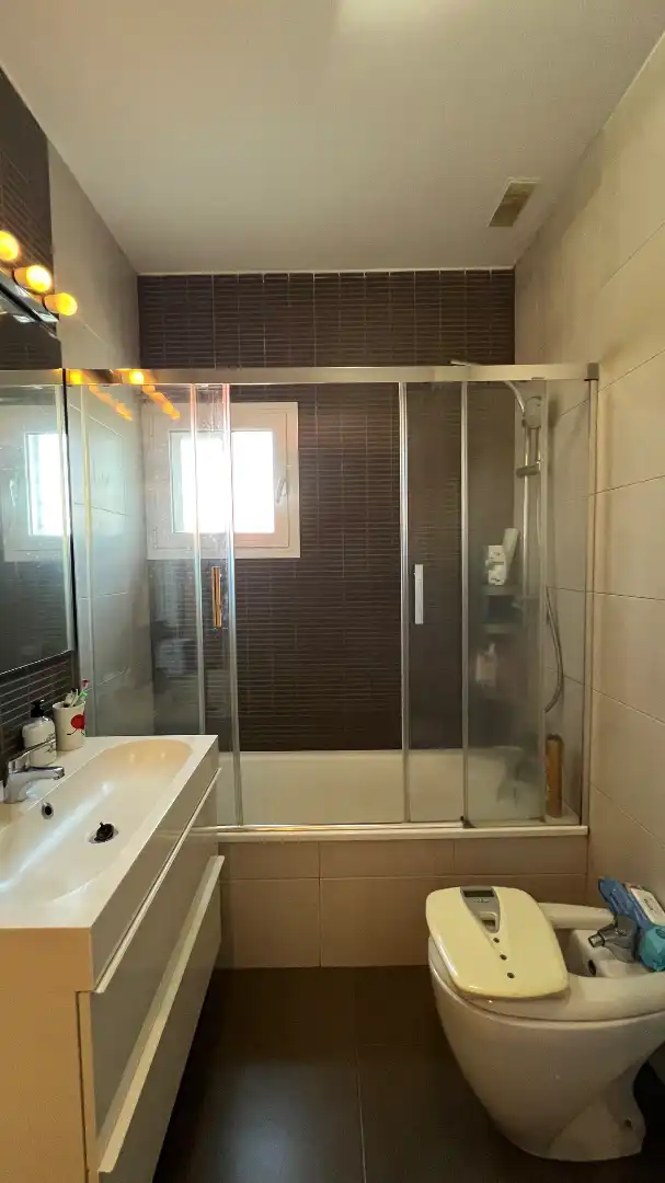 Bany de Casa o xalet en venda en Espartinas amb Aire condicionat, Calefacció i Jardí privat