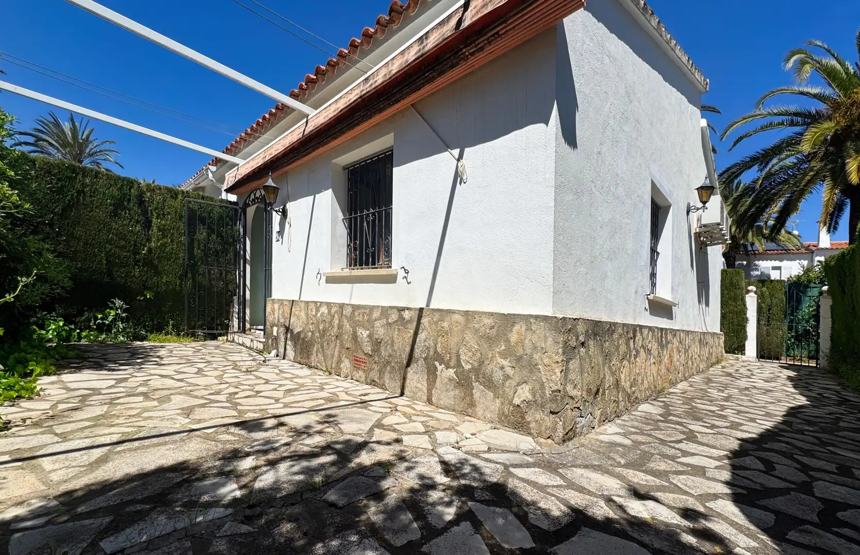 Außenansicht von Einfamilien-Reihenhaus zum Verkauf in Dénia mit Klimaanlage, Heizung und Terrasse