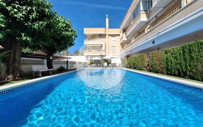 Piscina de Pis en venda en Castelldefels amb Terrassa