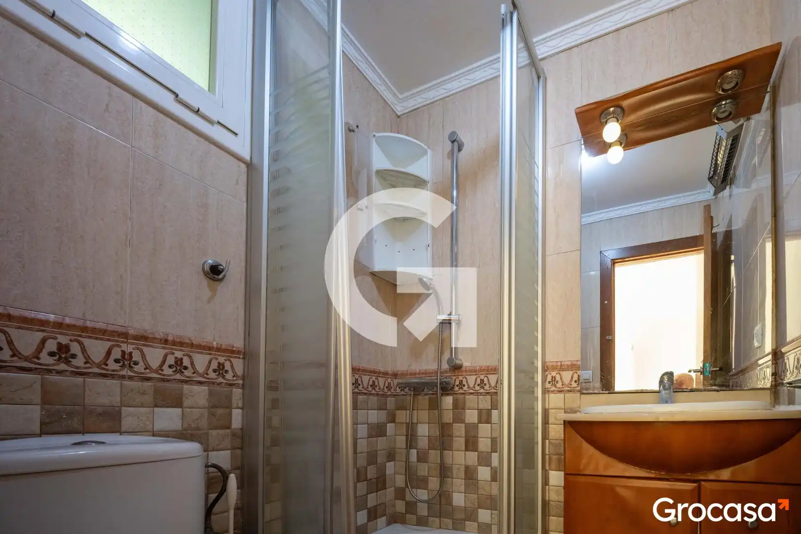 Bathroom of Flat for sale in Mataró  with Air Conditioner, Oven and TV
