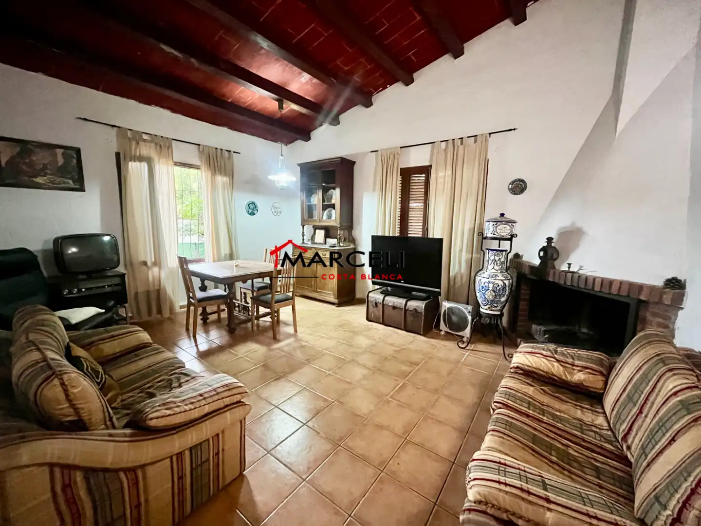 Sala d'estar de Casa o xalet en venda en Orihuela amb Jardí privat, Terrassa i Moblat