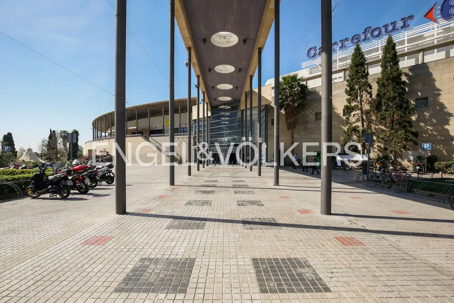 Außenansicht von Wohnung zur Miete in Valencia mit Klimaanlage, Heizung und Möbliert