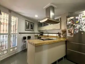 Cuina de Casa o xalet en venda en Gines amb Jardí privat i Moblat