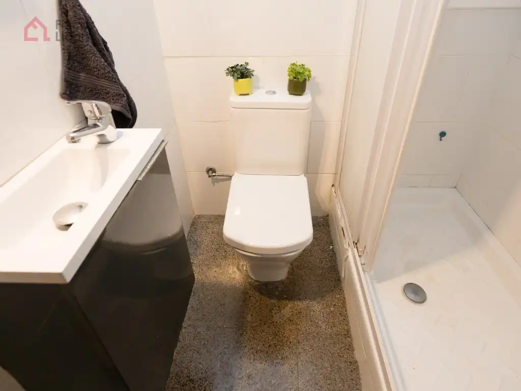 Baño de Piso en venta en Barcelona con Balcón