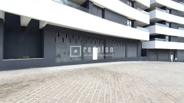 Local comercial en Alquiler en El Atabal