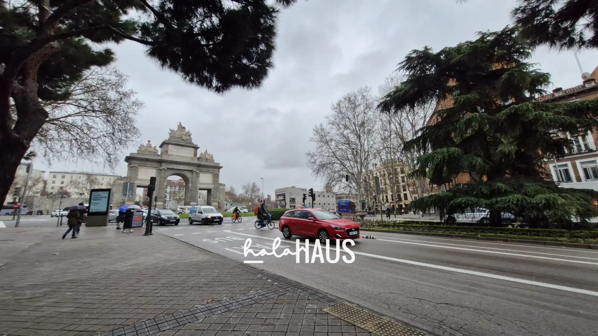 Außenansicht von Fabrikhallen zum Verkauf in Madrid