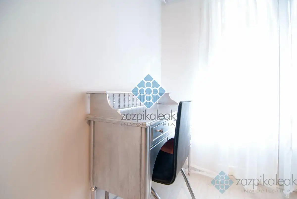 Bedroom of Flat for sale in Ibaiondo