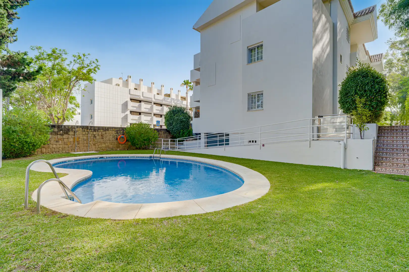 Piscina de Planta baixa en venda en Marbella amb Aire condicionat, Terrassa i Piscina