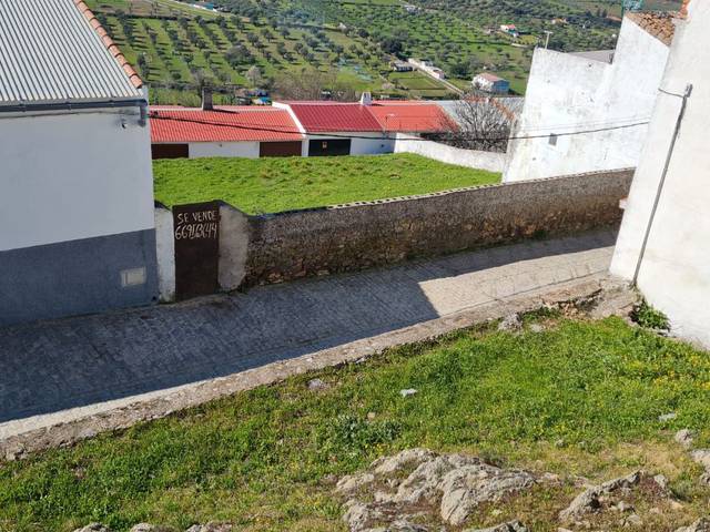 Terreno residencial en Venta en Calle Ramón y Cajal, 74 en Segura de León