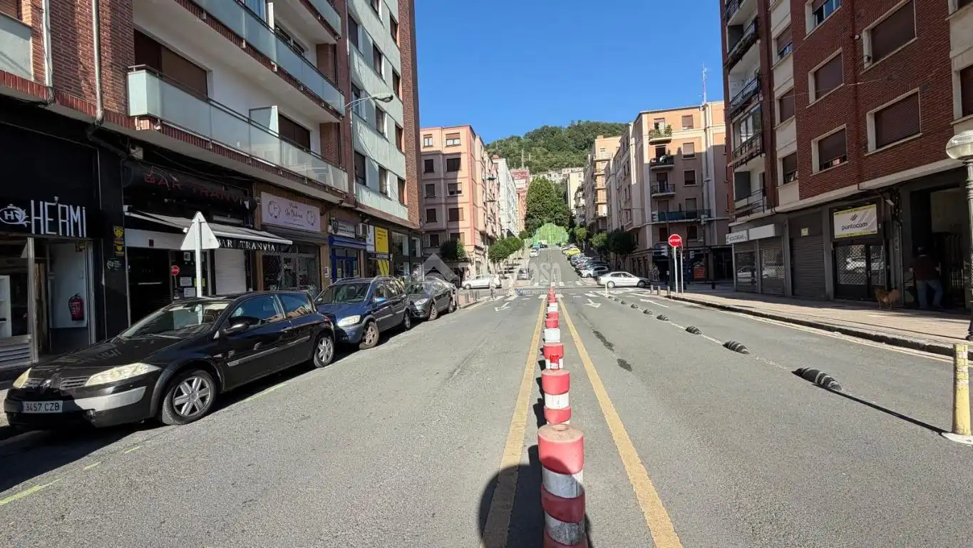 Vista exterior de Garatge en venda en Bilbao 