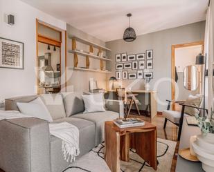 Sala d'estar de Apartament de lloguer en  Madrid Capital amb Aire condicionat, Calefacció i Moblat