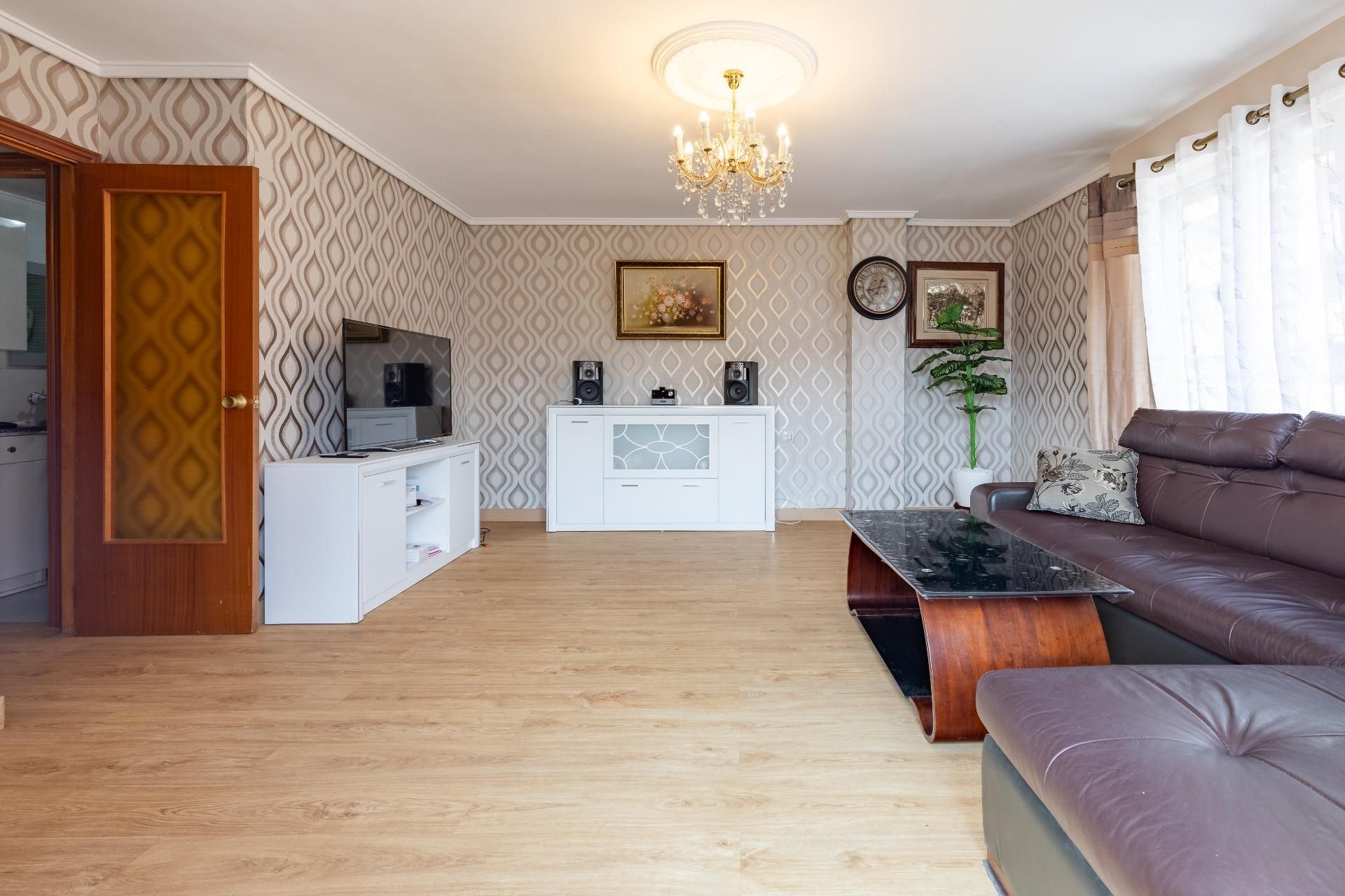 Sala d'estar de Pis en venda en Sagunto / Sagunt amb Calefacció, Parquet i Balcó