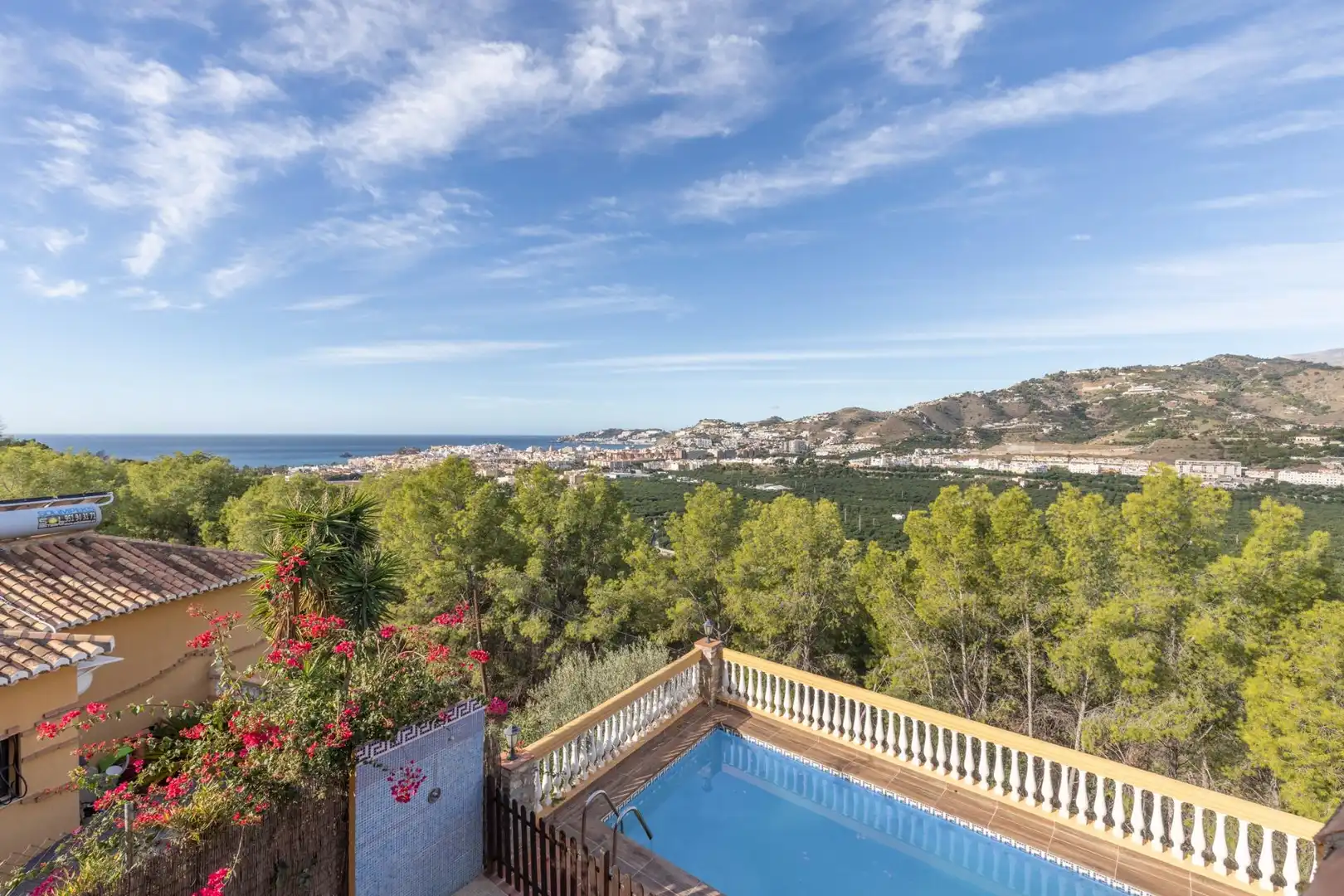 Vista exterior de Casa o chalet en venta en Madrid con Aire acondicionado, Calefacción y Jardín privado