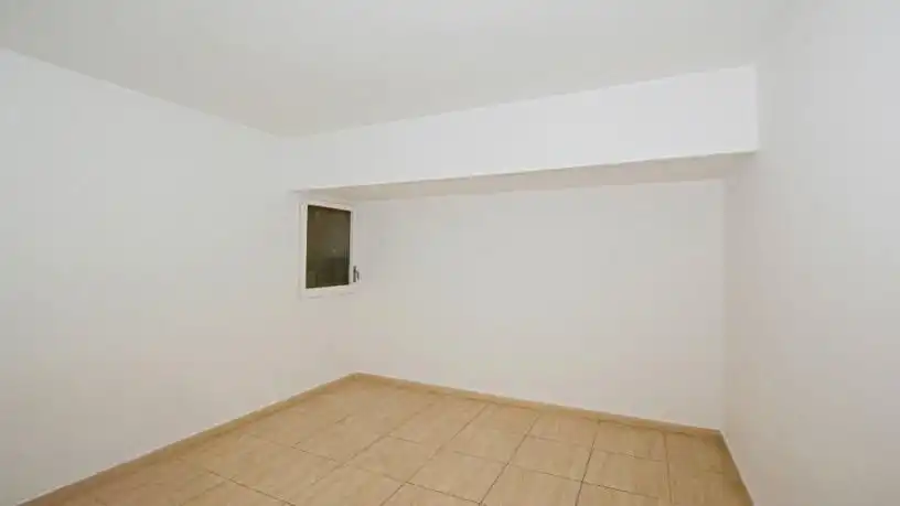 Flat for sale in Vic