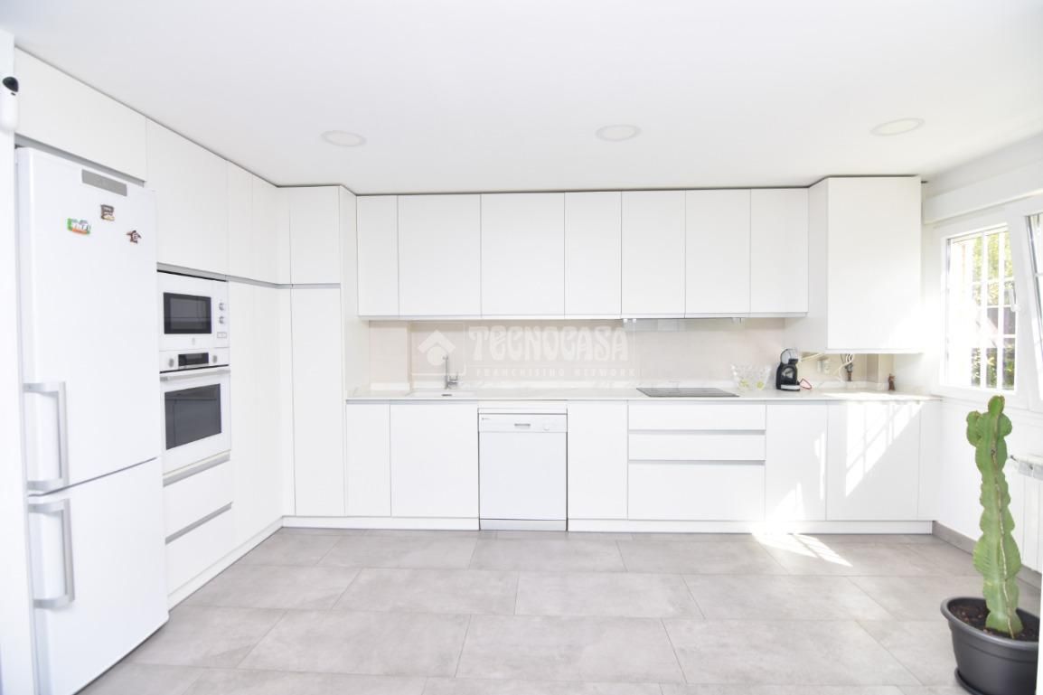 Kitchen of Single-family semi-detached for sale in Villaviciosa de Odón  with Air Conditioner, Private garden and Terrace