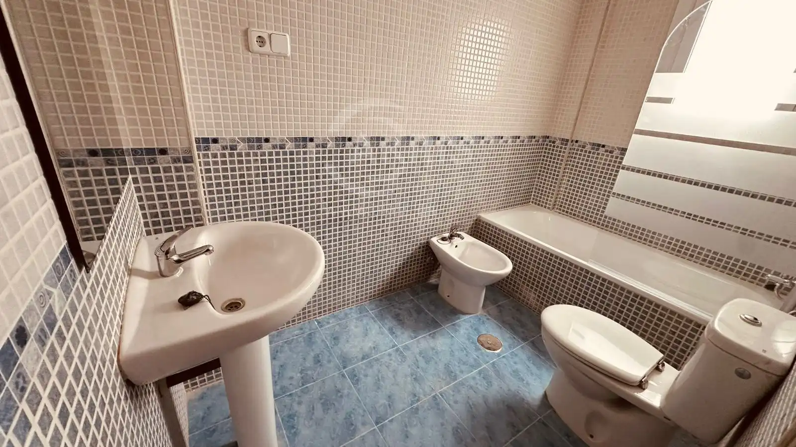 Bathroom of Flat for sale in Malpica de Tajo  with Heating
