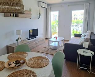 Sala d'estar de Pis de lloguer en Fuengirola amb Aire condicionat, Terrassa i Moblat