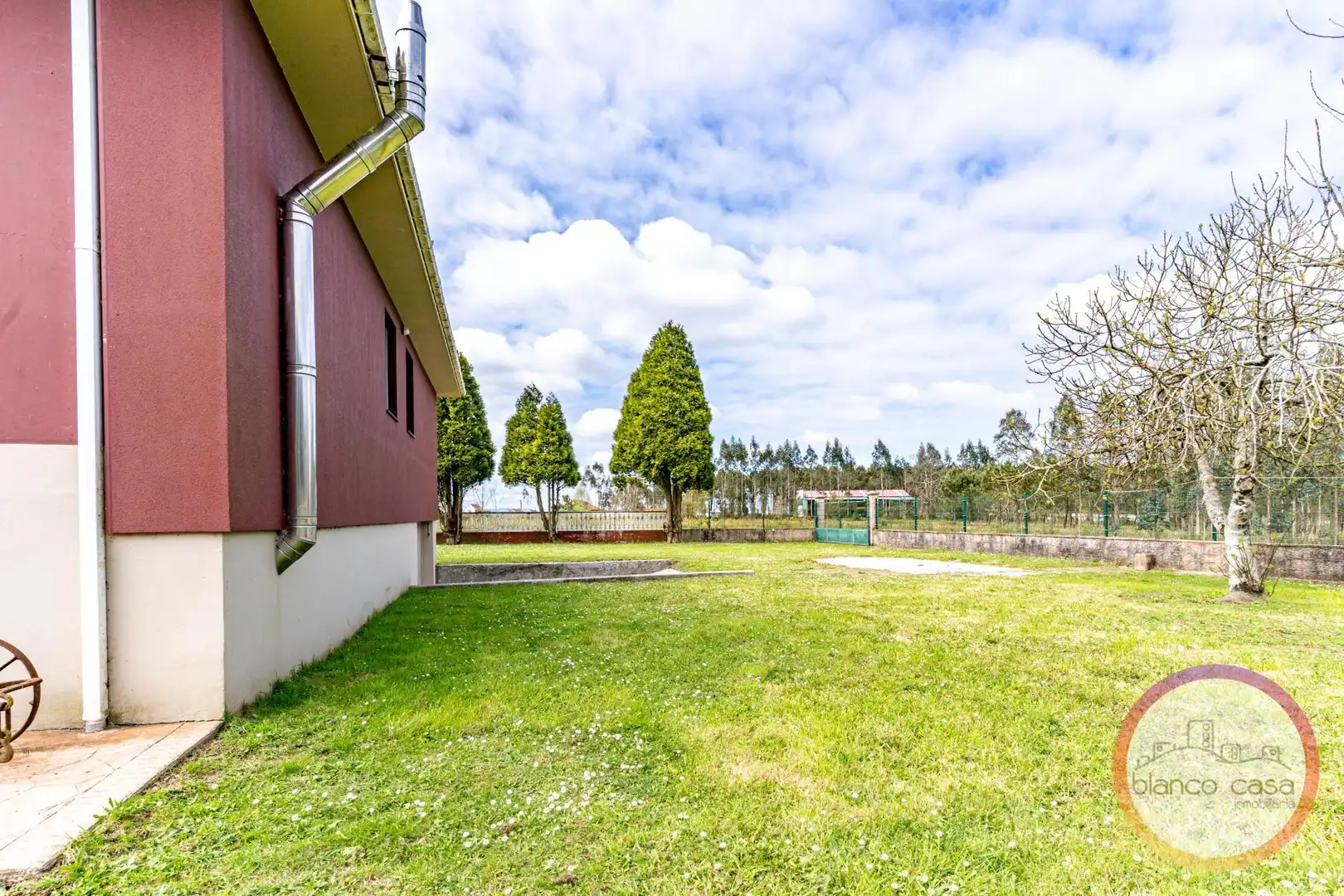 Vista exterior de Casa o chalet en venta en Carballo con Calefacción