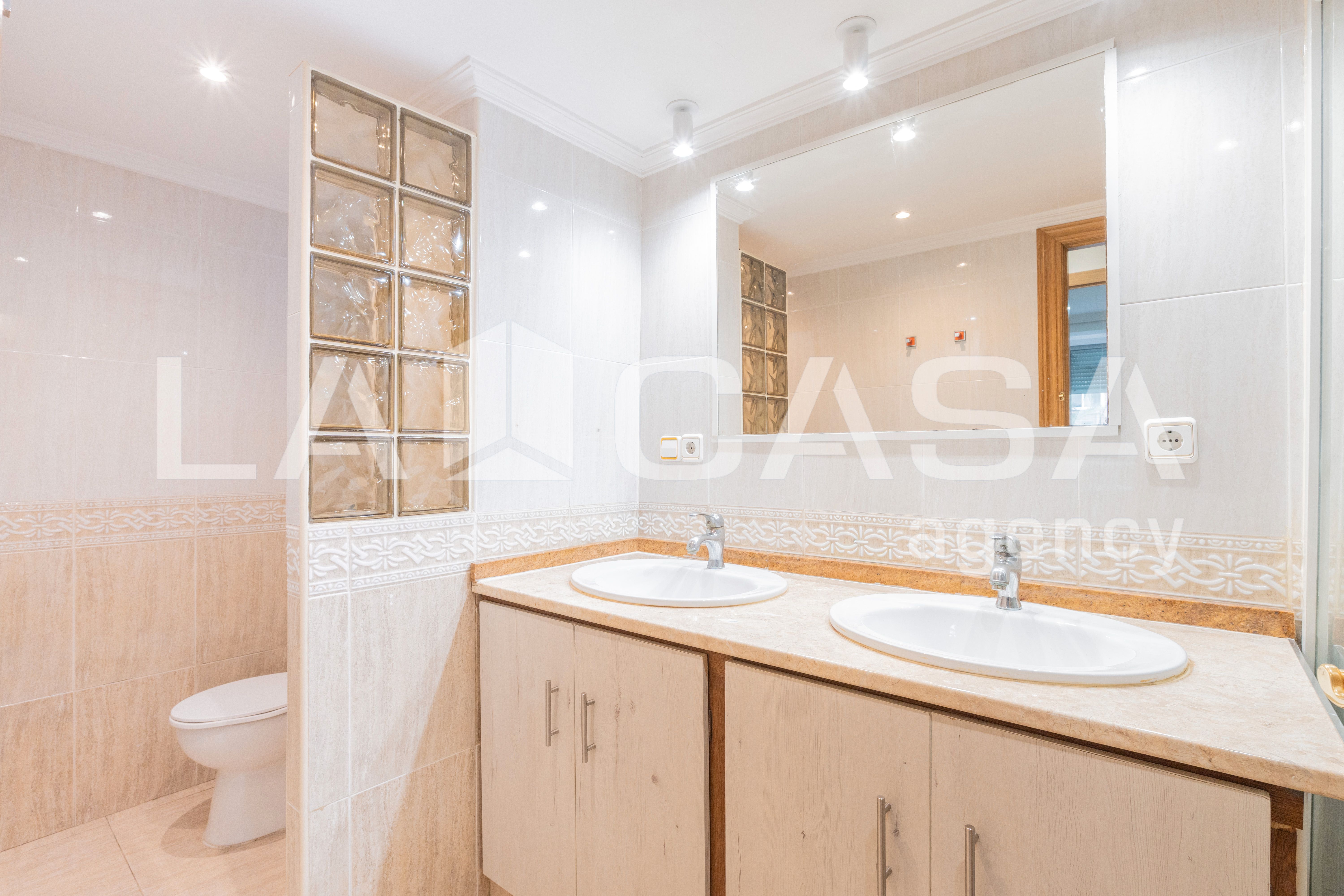 Baño de Piso en venta en  Valencia Capital con Terraza