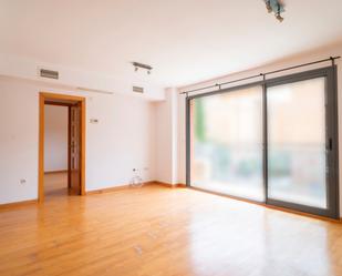 Flat for sale in  Valencia Capital  with Air Conditioner and Balcony