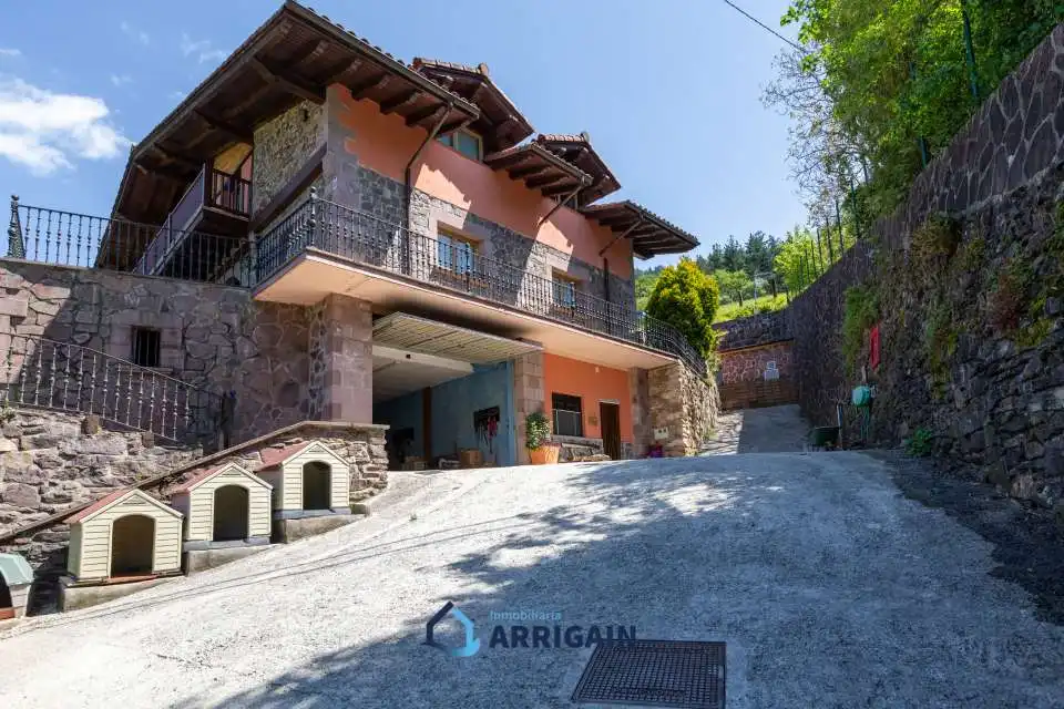 Vista exterior de Casa o chalet en venta en Elduain con Calefacción, Jardín privado y Terraza