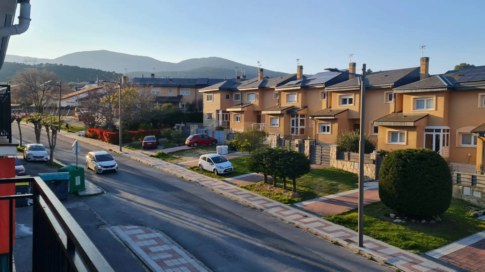 Vista exterior de Piso en venta en Guadarrama con Terraza, Balcón y Piscina comunitaria