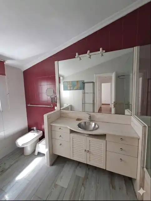 Bathroom of Flat for rent in Salamanca  with Air Conditioner, Heating and Parquet flooring