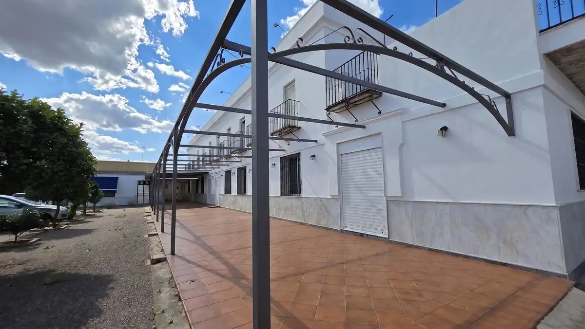 Vista exterior de Edificio en venta en La Luisiana