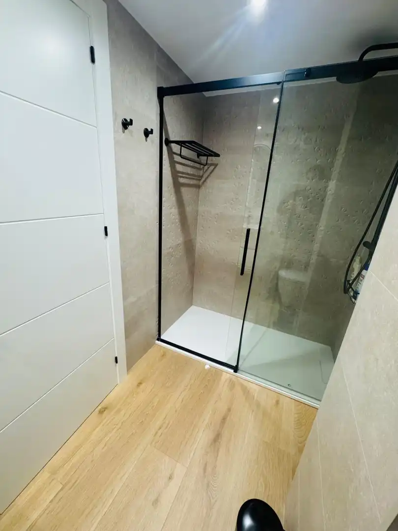 Badezimmer von Wohnung zur Miete in Málaga mit Klimaanlage und Möbliert
