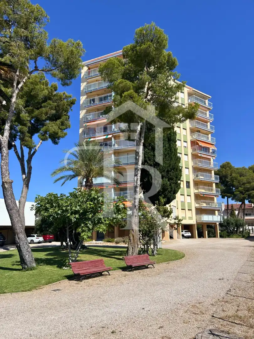 Vista exterior de Pis en venda en Roda de Berà amb Jardí privat, Terrassa i Traster