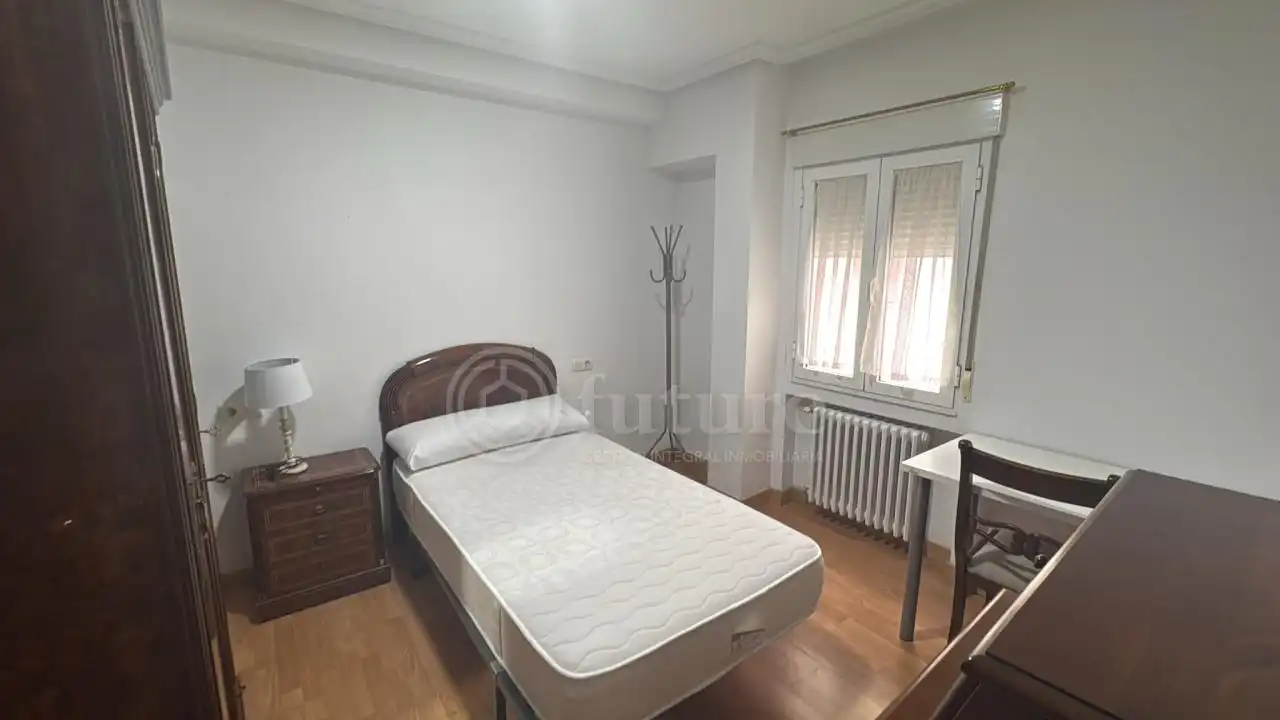 Schlafzimmer von Wohnung zur Miete in Salamanca mit Heizung und Möbliert
