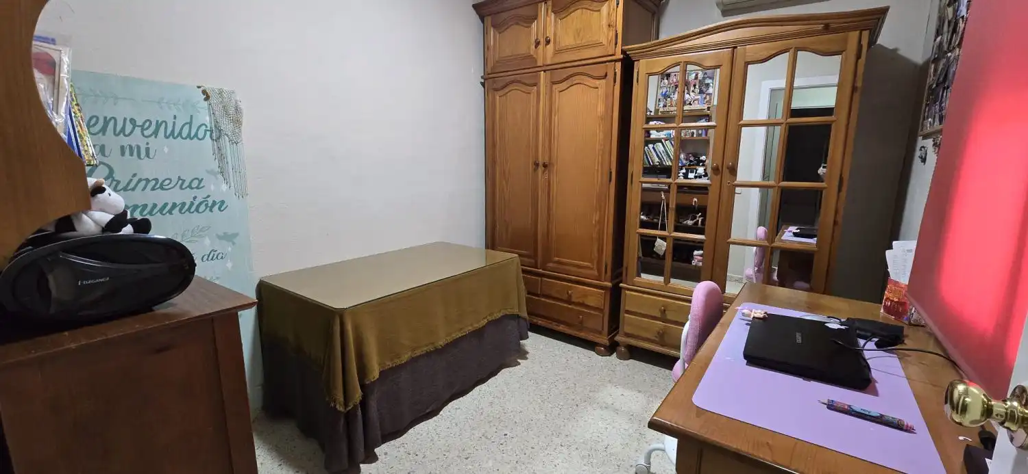 Dormitori de Casa o xalet en venda en Alcalá de Guadaira amb Terrassa i Traster