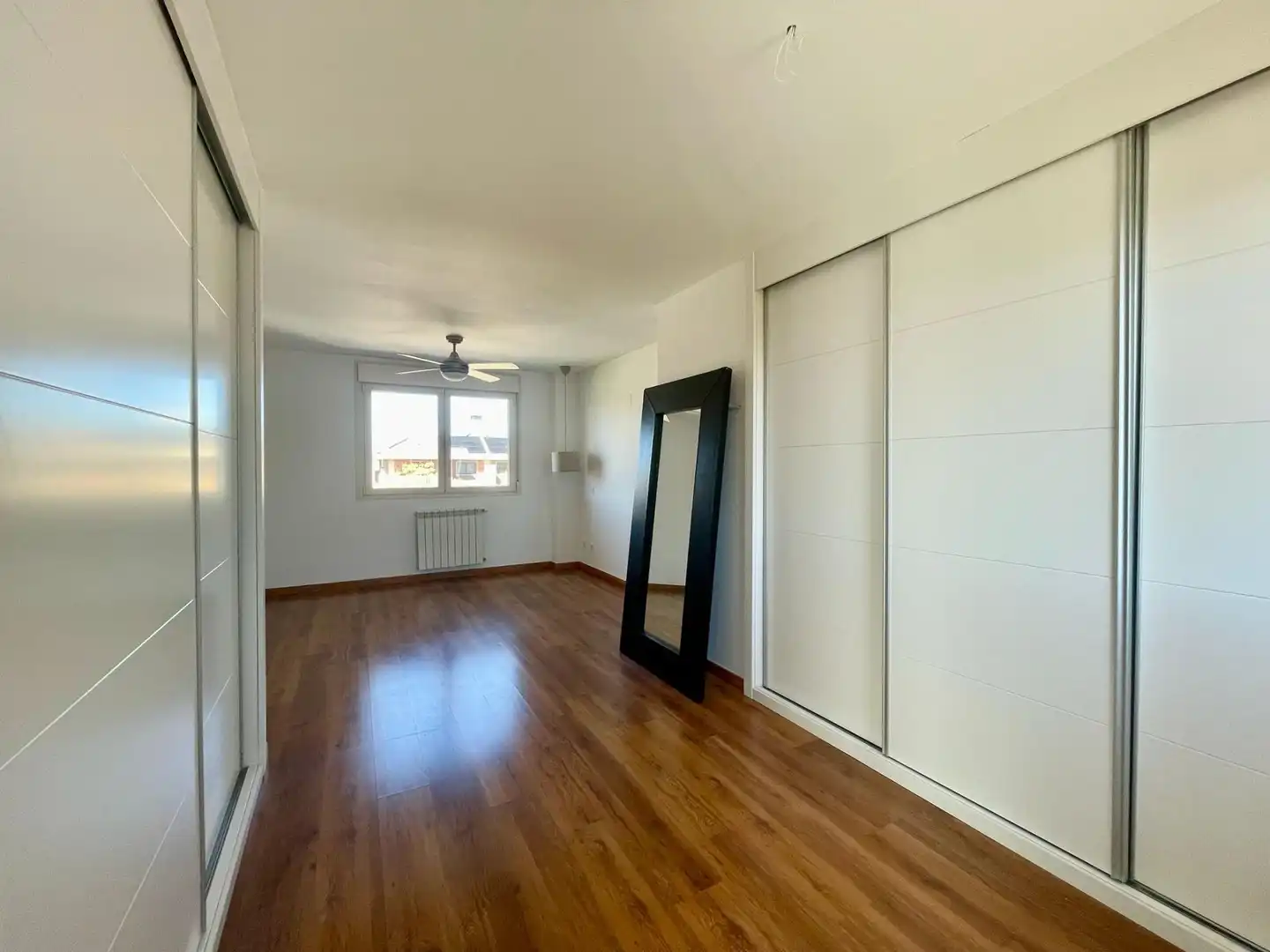 Habitación de Casa adosada de alquiler en Majadahonda con Aire acondicionado, Calefacción y Jardín privado