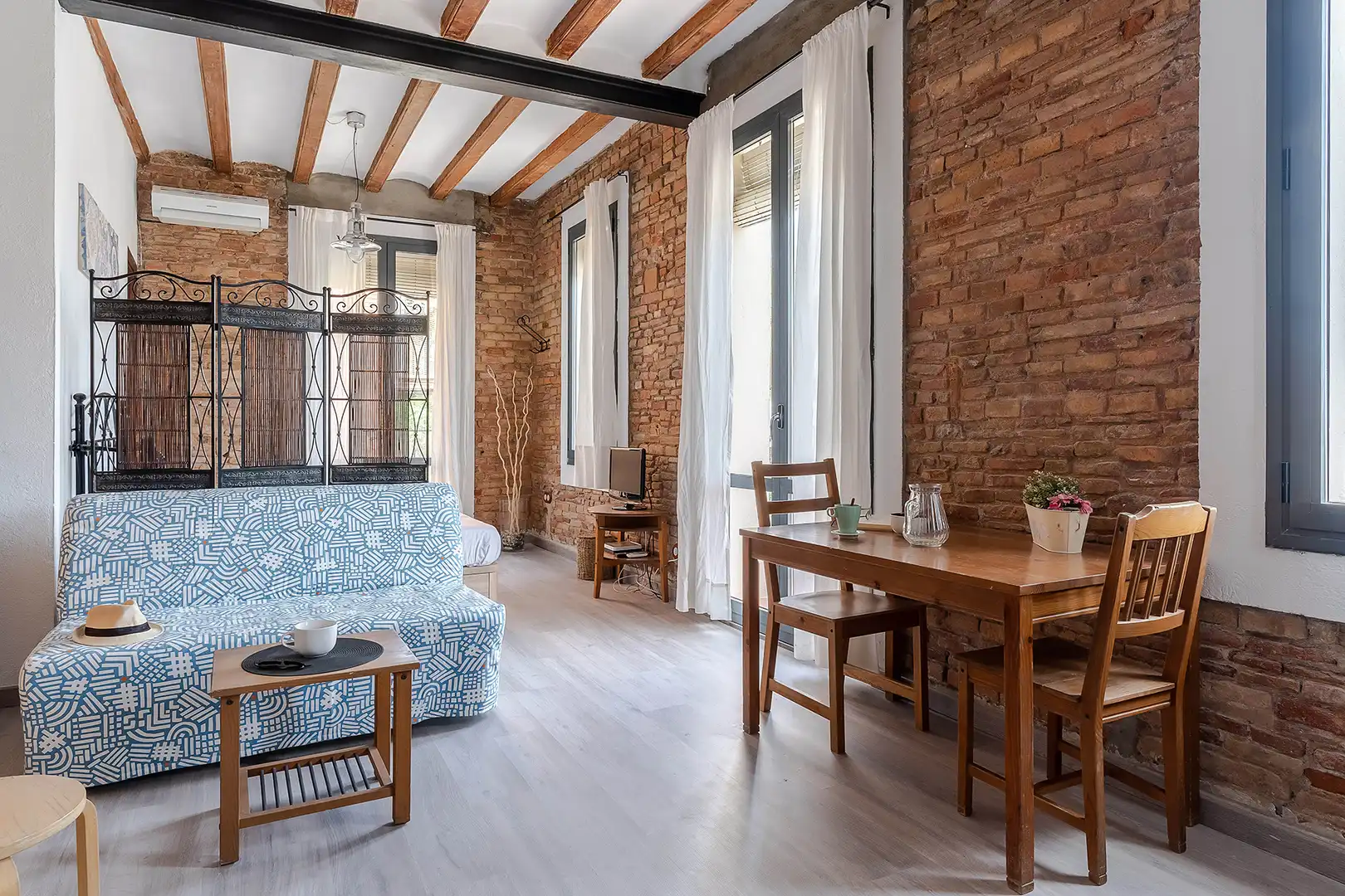 Living room of Apartments for sale in Barcelona  with Air Conditioner, Furnished and Washing machine
