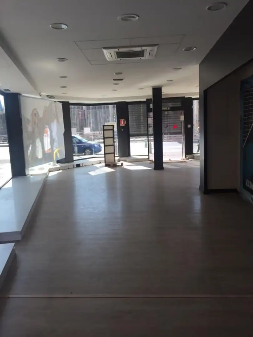 Local comercial de lloguer a Calle Granada, imagen 2