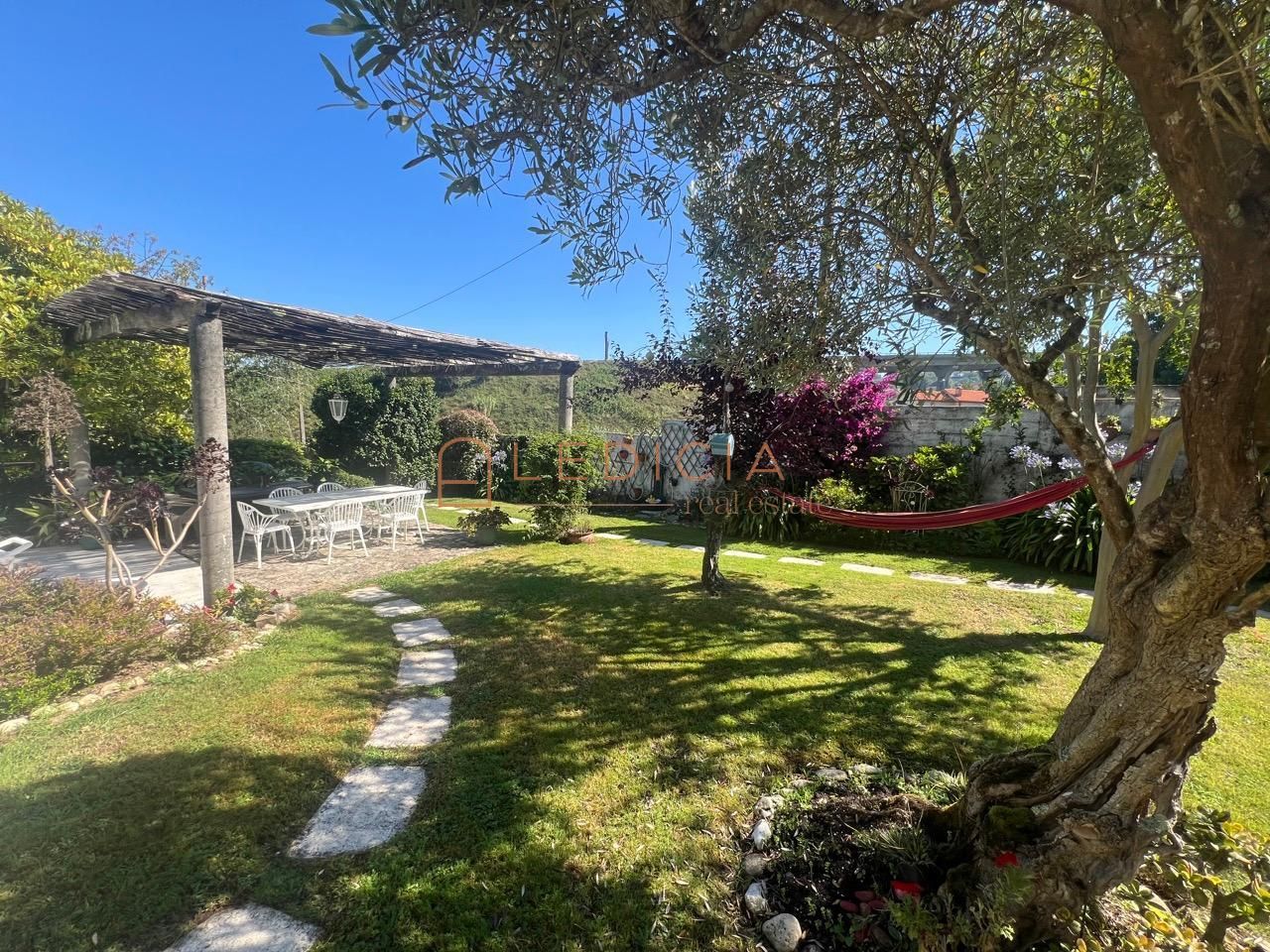 Jardí de Casa o xalet en venda en Vigo  amb Calefacció, Jardí privat i Parquet