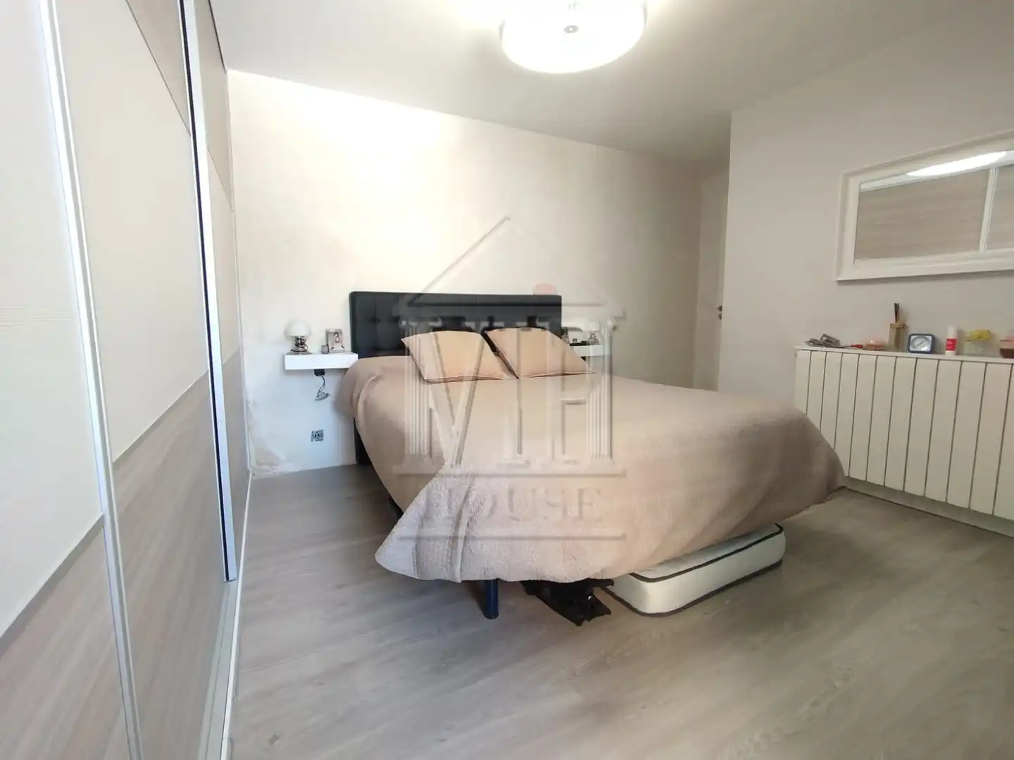 Schlafzimmer von Einfamilien-Reihenhaus zum Verkauf in Badalona mit Klimaanlage, Heizung und Parkett