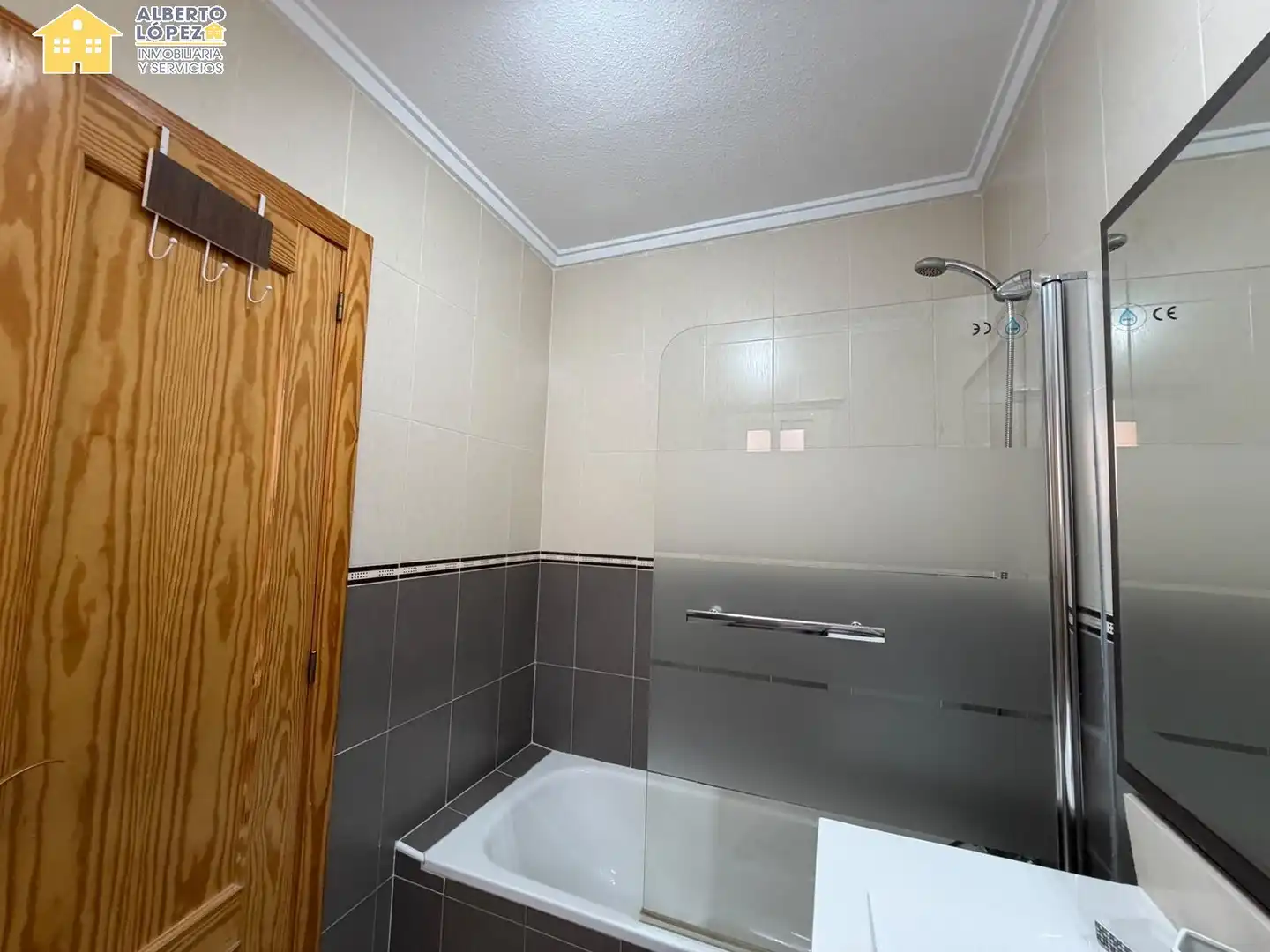 Baño de Casa o chalet de alquiler en Santa Pola con Terraza, Amueblado y Alarma