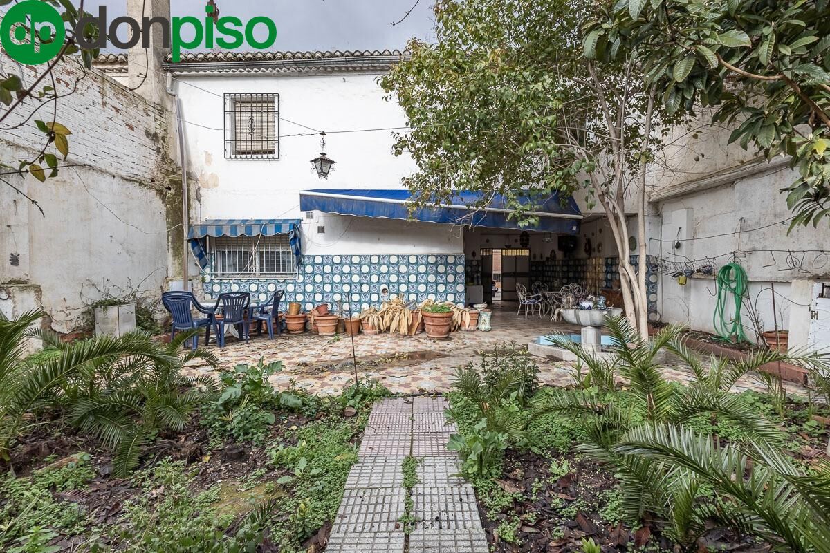 Casa adosada en venta en  Granada Capital con Jardín privado