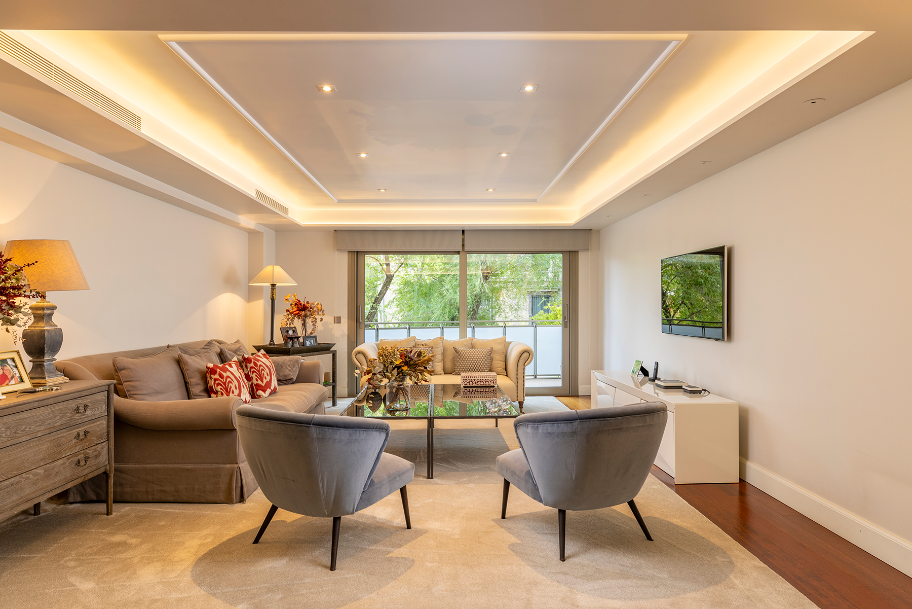 Sala de estar de Apartamento de alquiler en  Madrid Capital con Aire acondicionado, Terraza y Piscina comunitaria